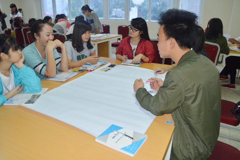 Trung tâm Đào tạo TCVM với hoạt động Giáo dục tài chính dành cho sinh viên Học viện Phụ nữ Việt Nam