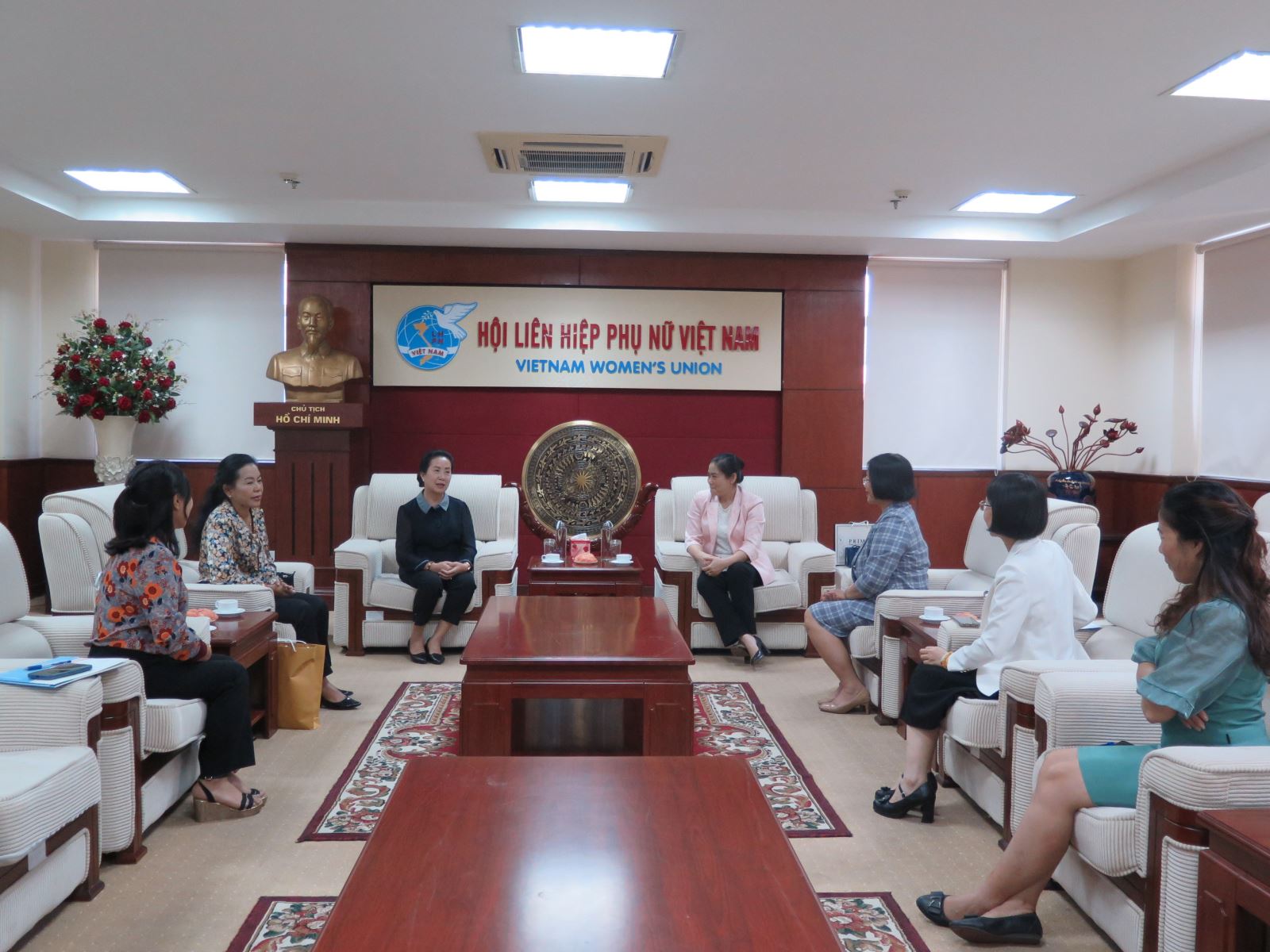 Hội LHPN Việt Nam đón tiếp Chủ nhiệm Uỷ ban Văn hóa – Xã hội, Quôc Hôi Lào