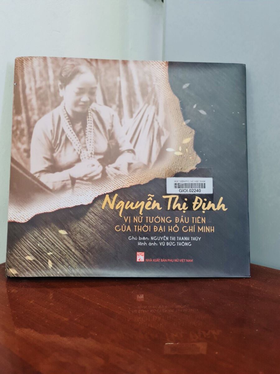 Giới thiệu sách: Nguyễn Thị Định- Vị nữ tướng đầu tiên của thời đại Hồ Chí Minh