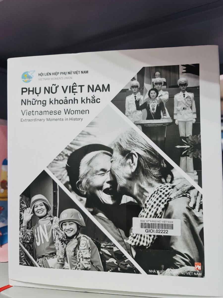 Giới thiệu sách: Phụ nữ Việt Nam- Những khoảnh khắc