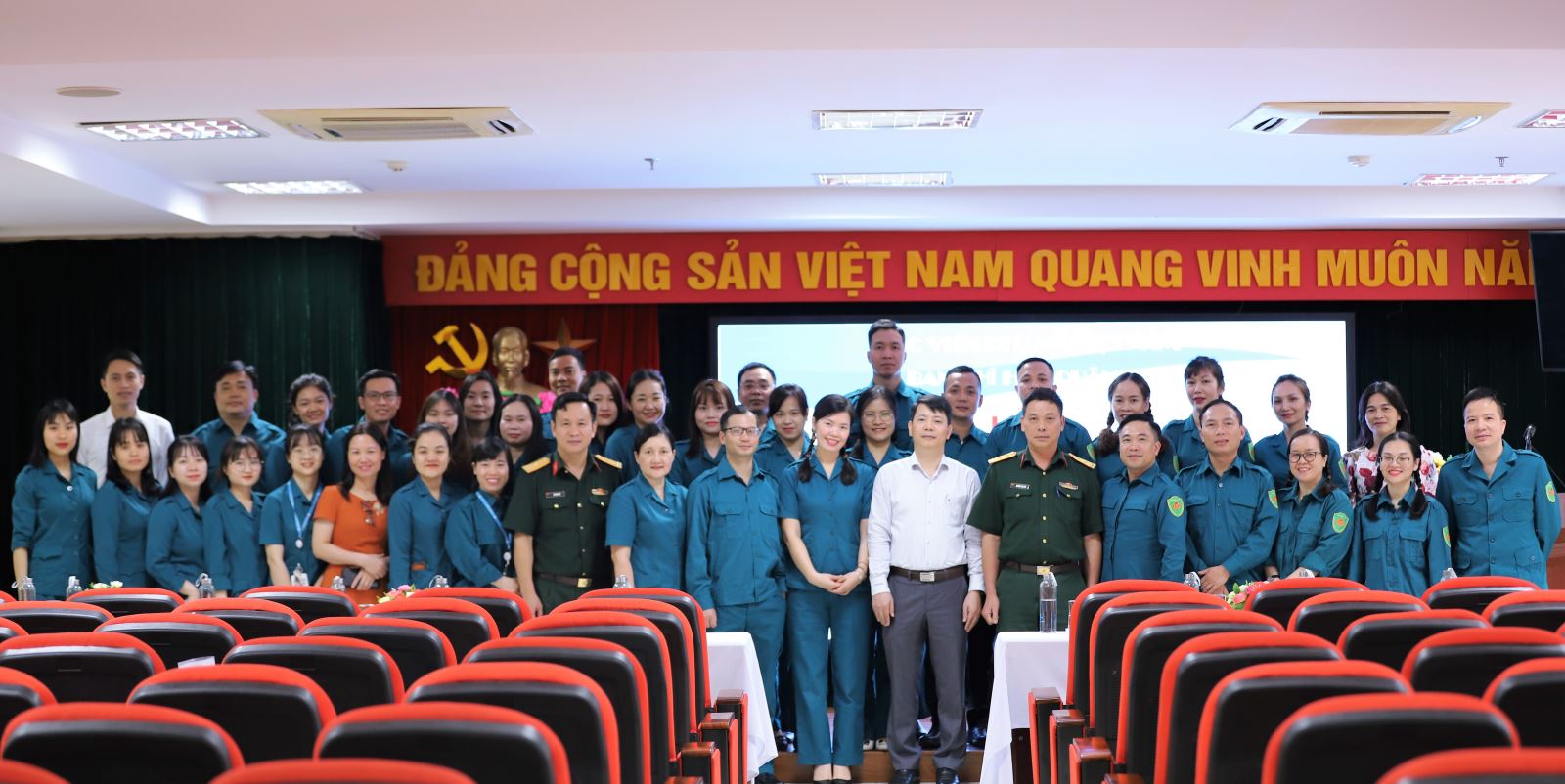 Những hình ảnh ấn tượng của Đội Dân quân tự vệ Học viện Phụ nữ Việt Nam
