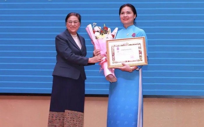 Nhà nước Lào trao tặng Huân chương cho Hội LHPN Việt Nam