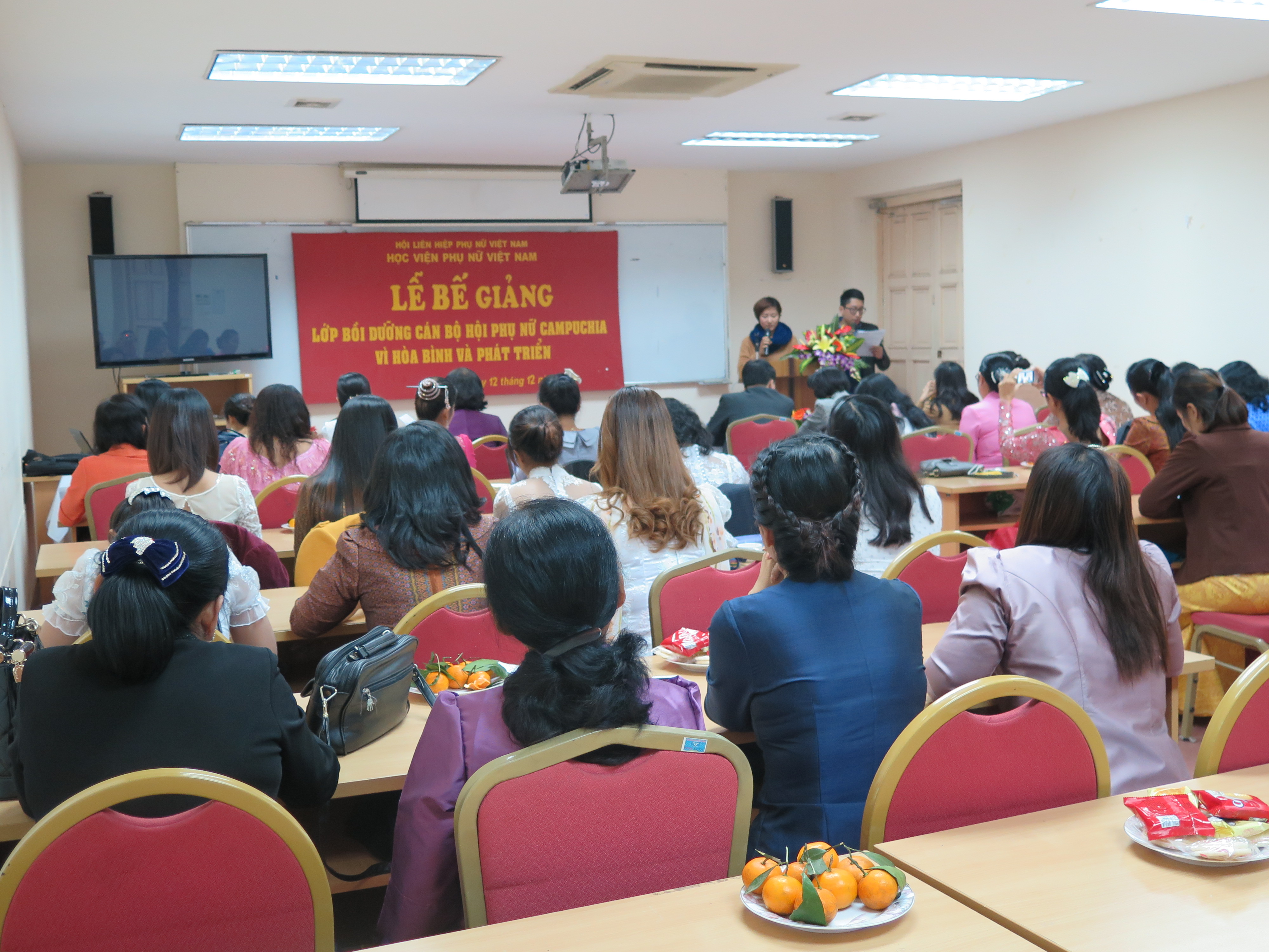Lễ bế giảng lớp bồi dưỡng cán bộ phụ nữ Campuchia vì hòa bình và phát triển